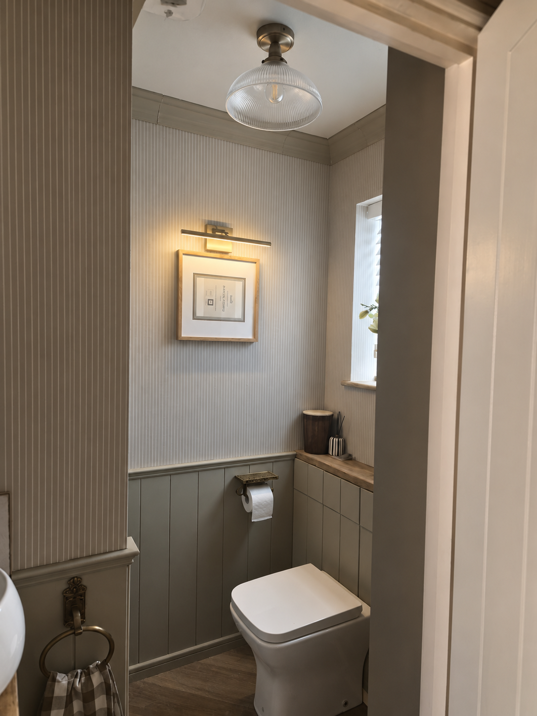 Painting Woodwork, Skirting & Doors guide artwork